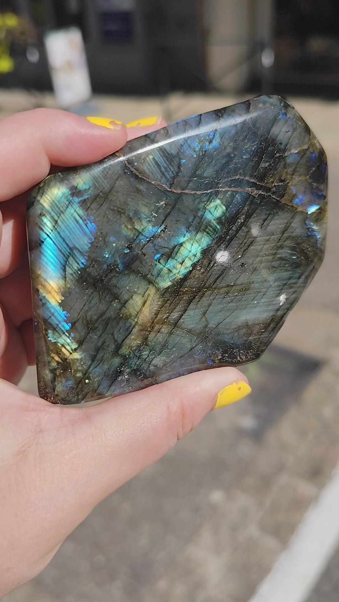 Labradorite 582 g