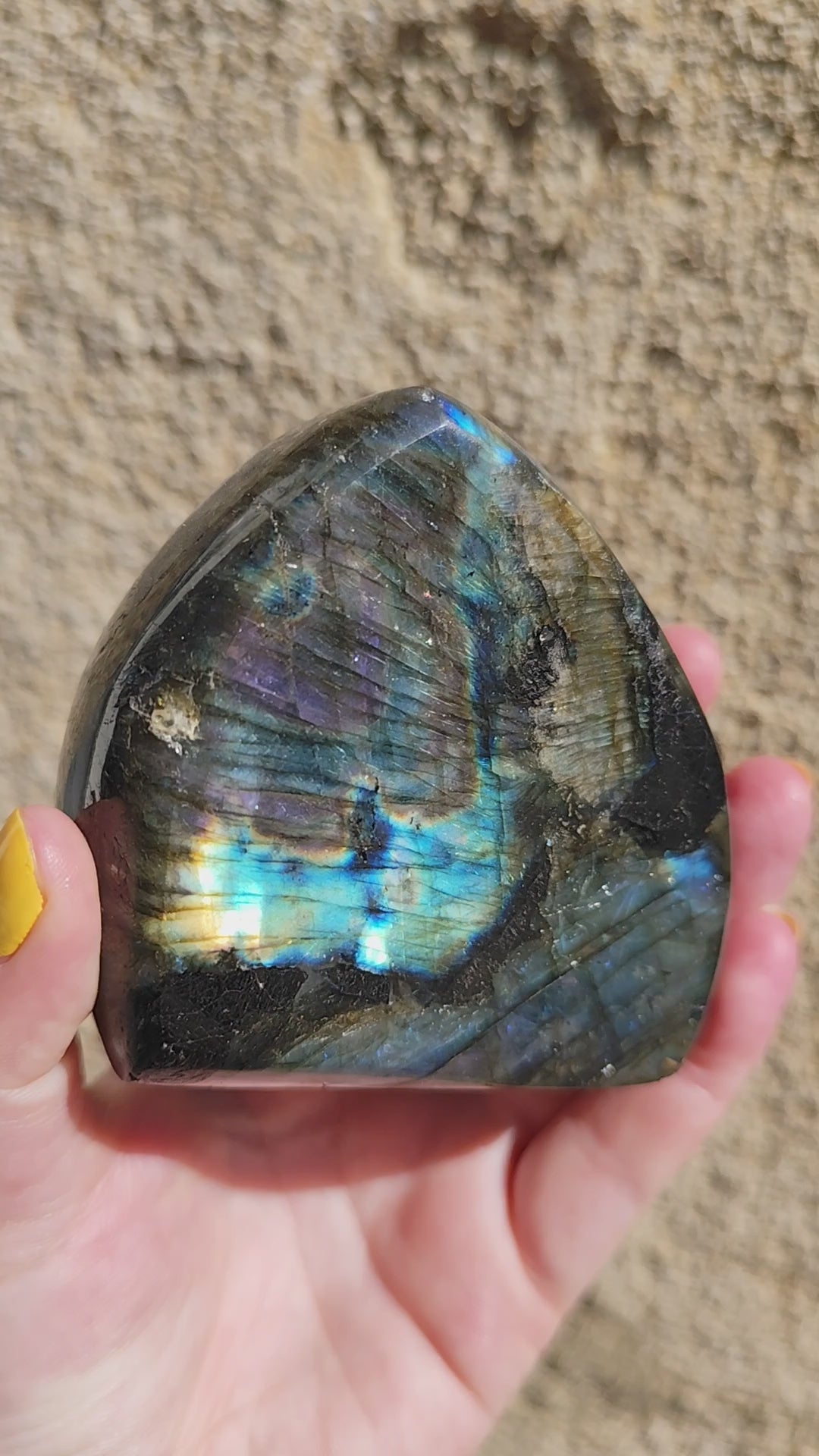Labradorite 582g