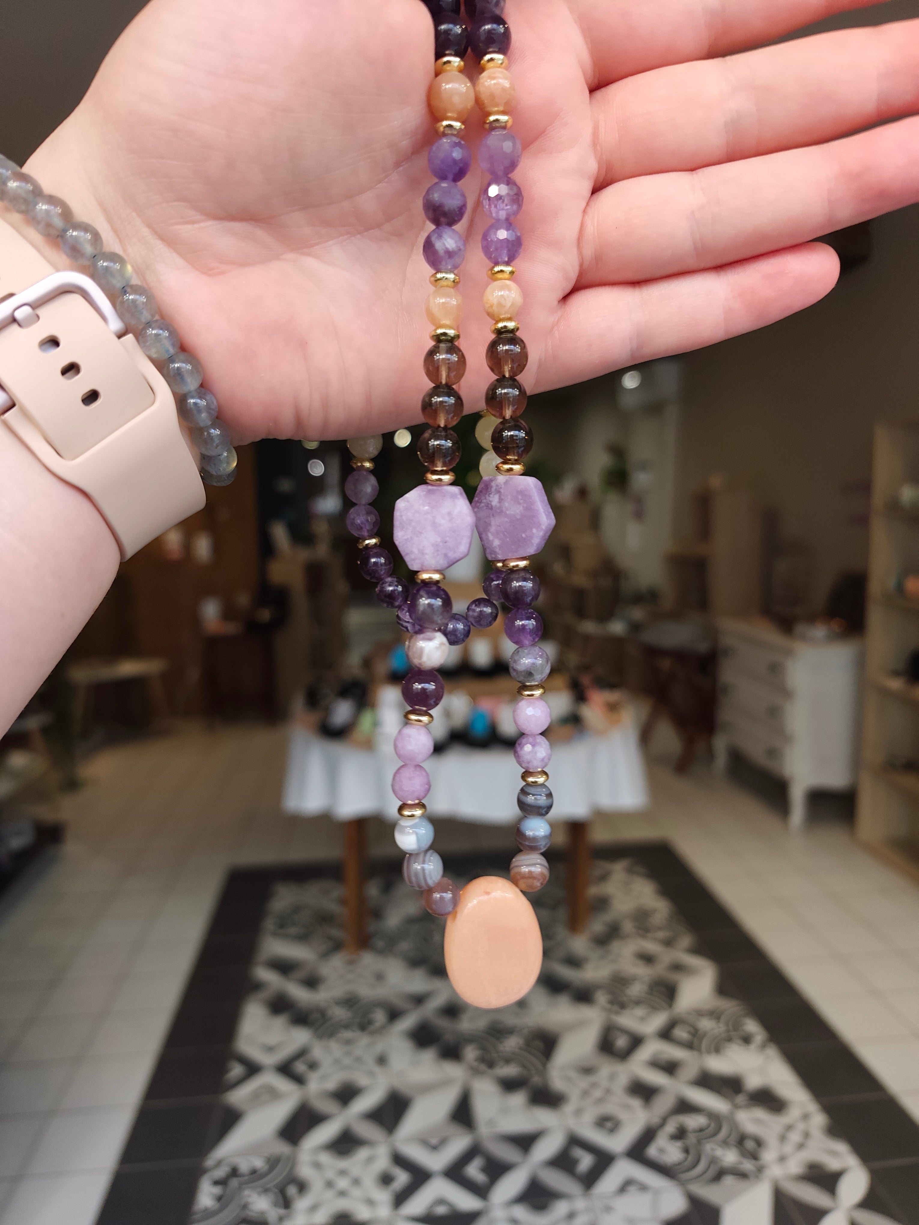 Sautoir Clover – Aventurine pêche, Lépidolite, Améthyste, Quartz fumé & Pierre de lune