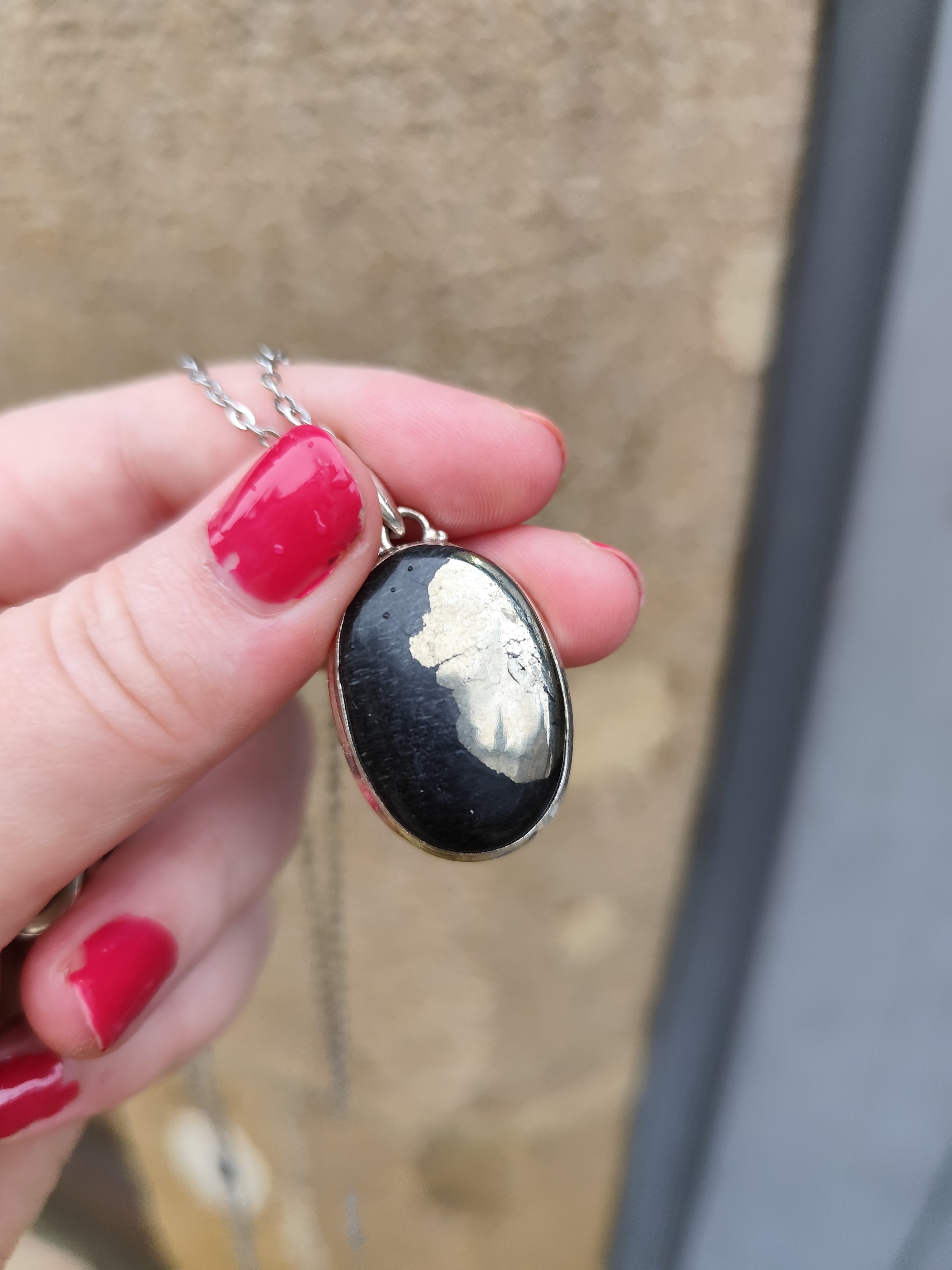 Pyrite sur magnétite serti Argent