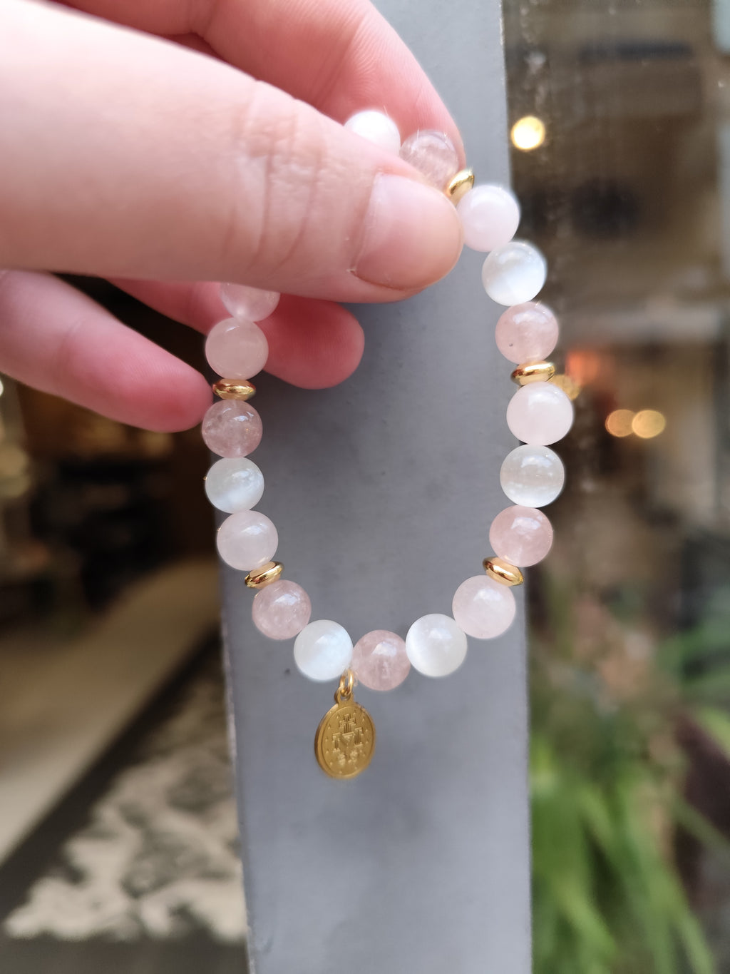 Bracelet Vierge Marie en Quartz Rose – Amour, Sérénité et Protection Spirituelle