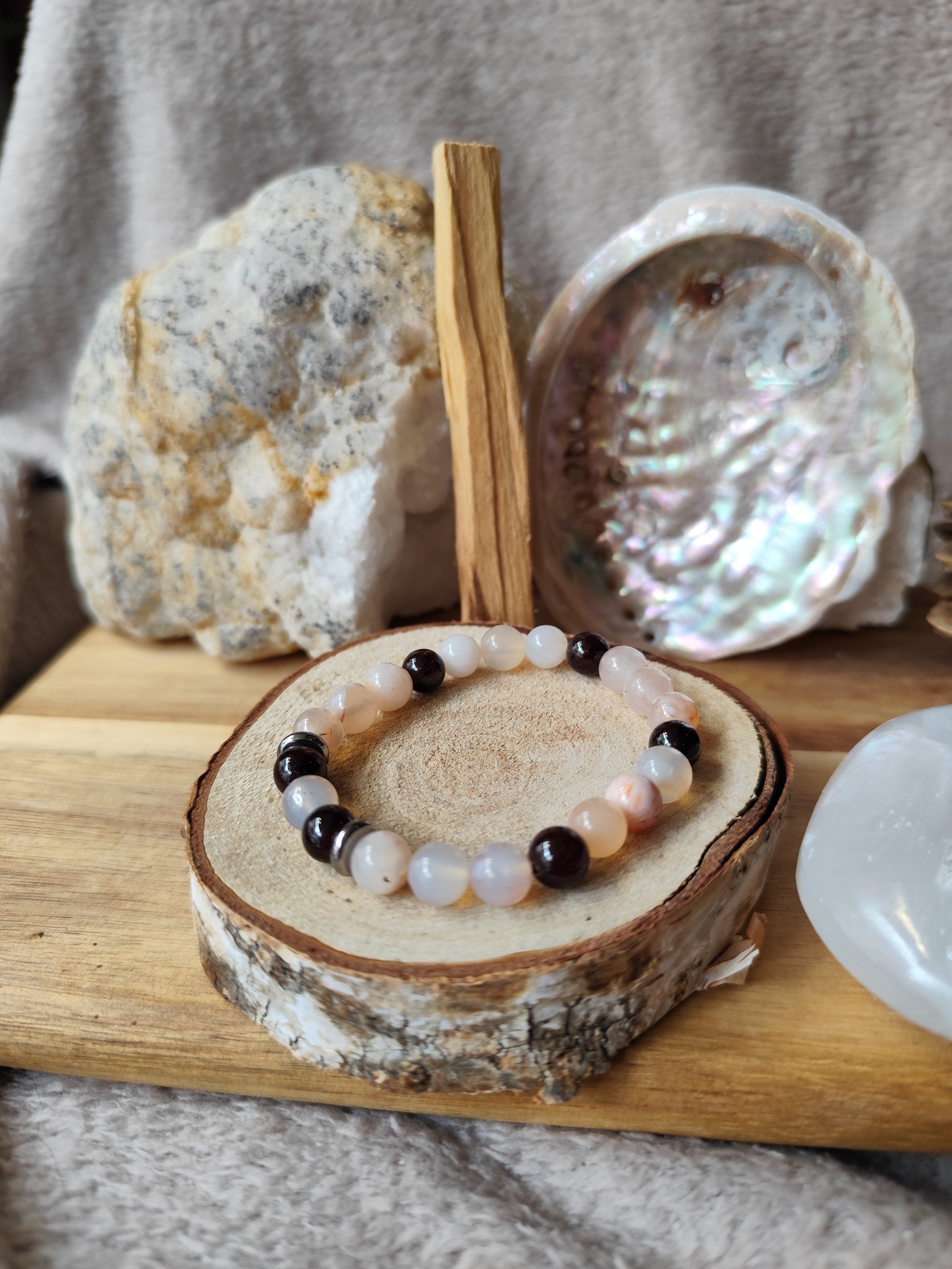 Éclat de Cerisier – Bracelet Agate Fleur de Cerisier & Grenat | Collection Œil de Luna