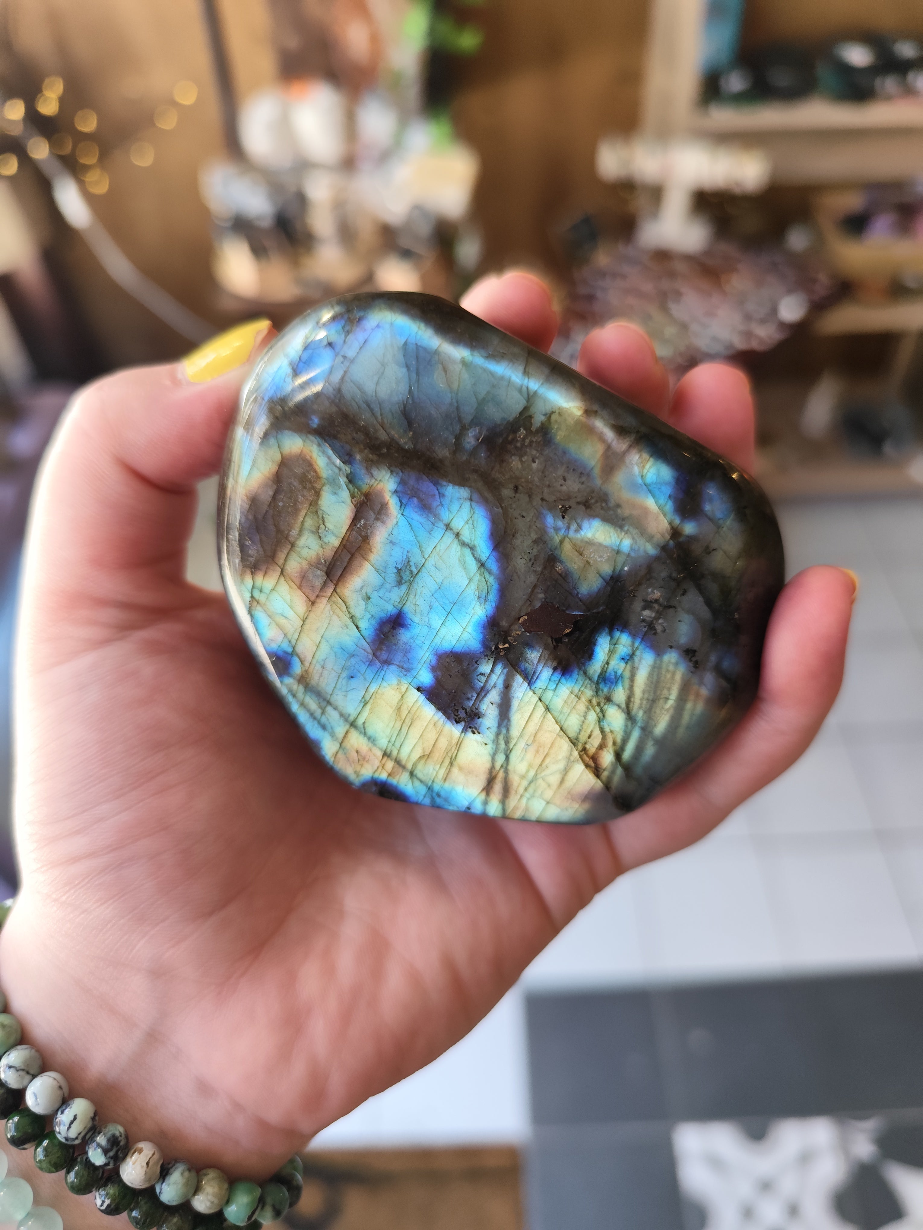 Labradorite Naturelle – Qualité AA | Pierre de Protection – Origine Madagascar