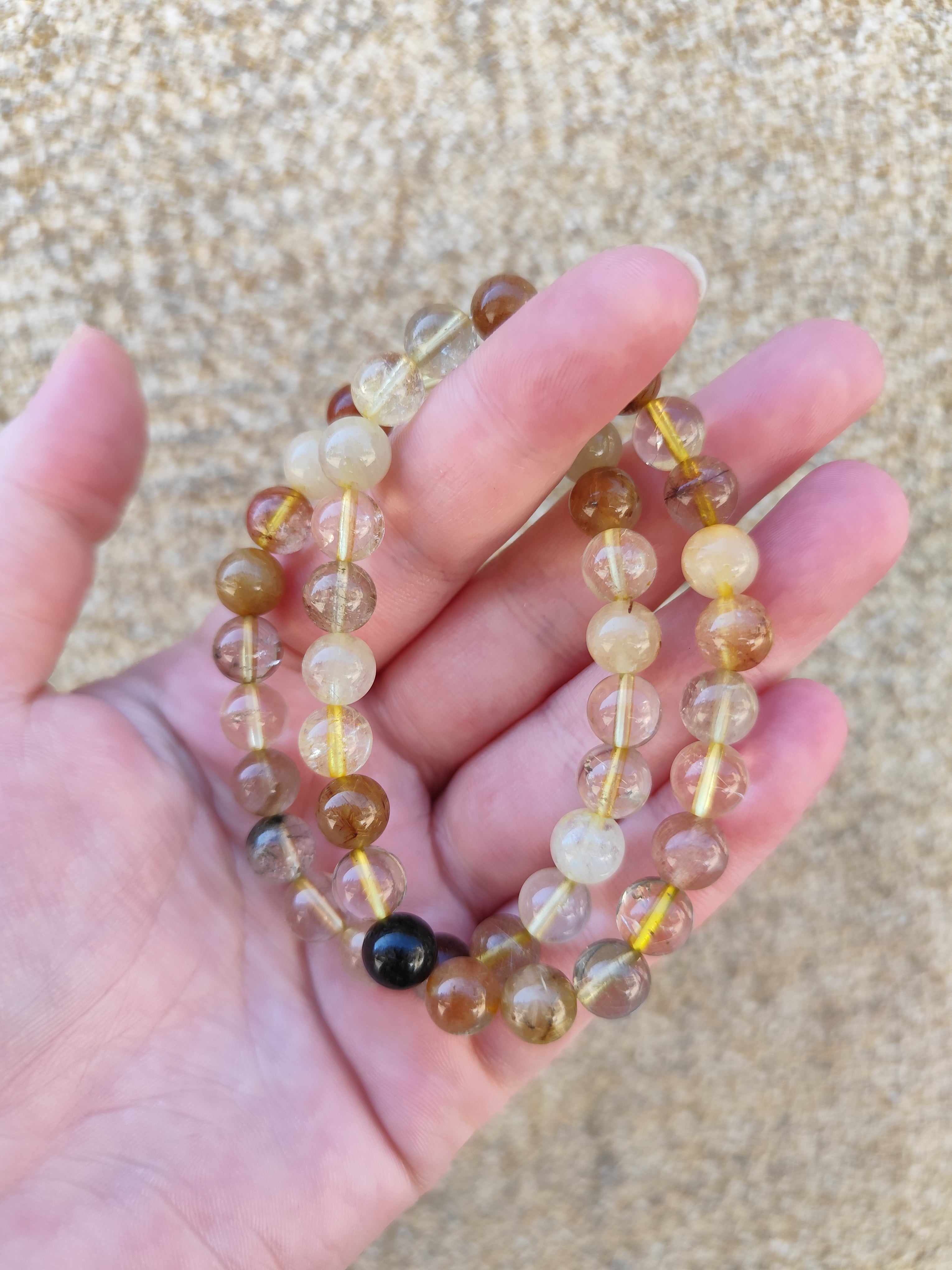 Bracelet en quartz rutile naturel – Élégance, énergie et puissance intérieure
