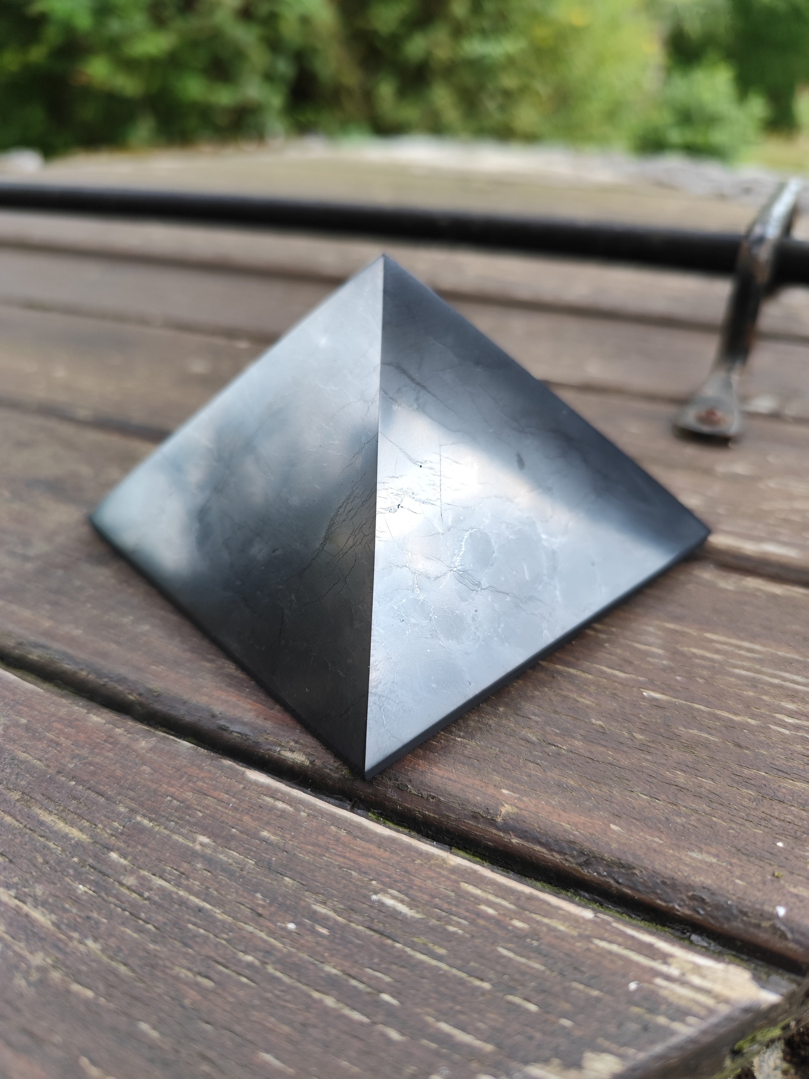 Shungite ( pyramide )