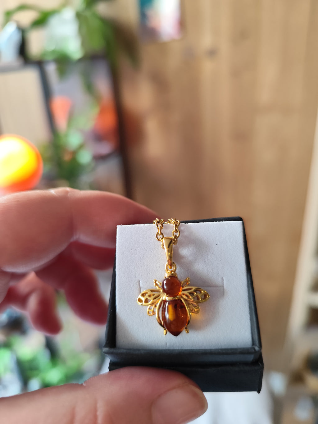 Pendentif abeille en ambre naturel – argent 925