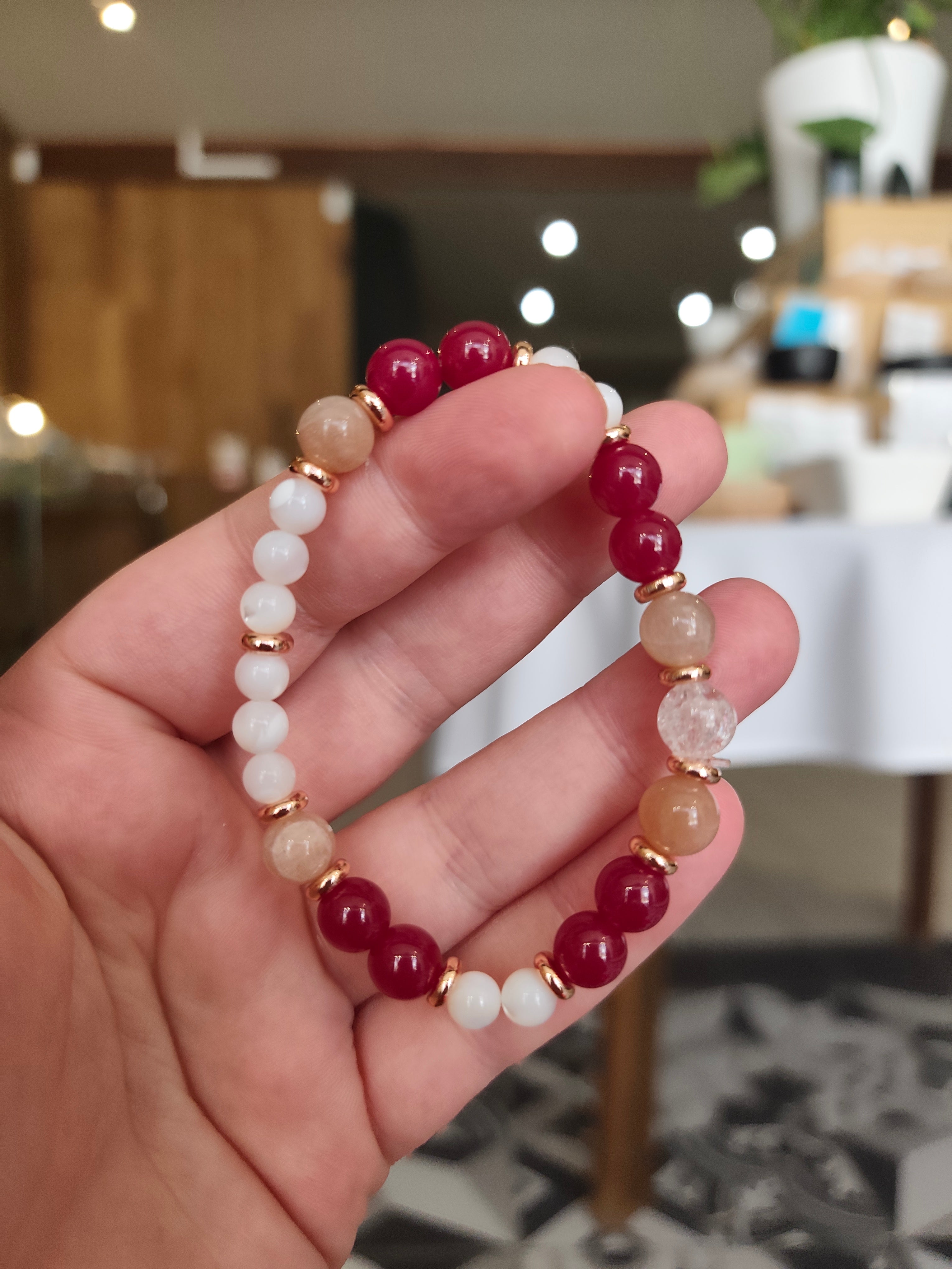 Bracelet Marilyn — Nacre, Rubis chauffé & Pierre de Lune
