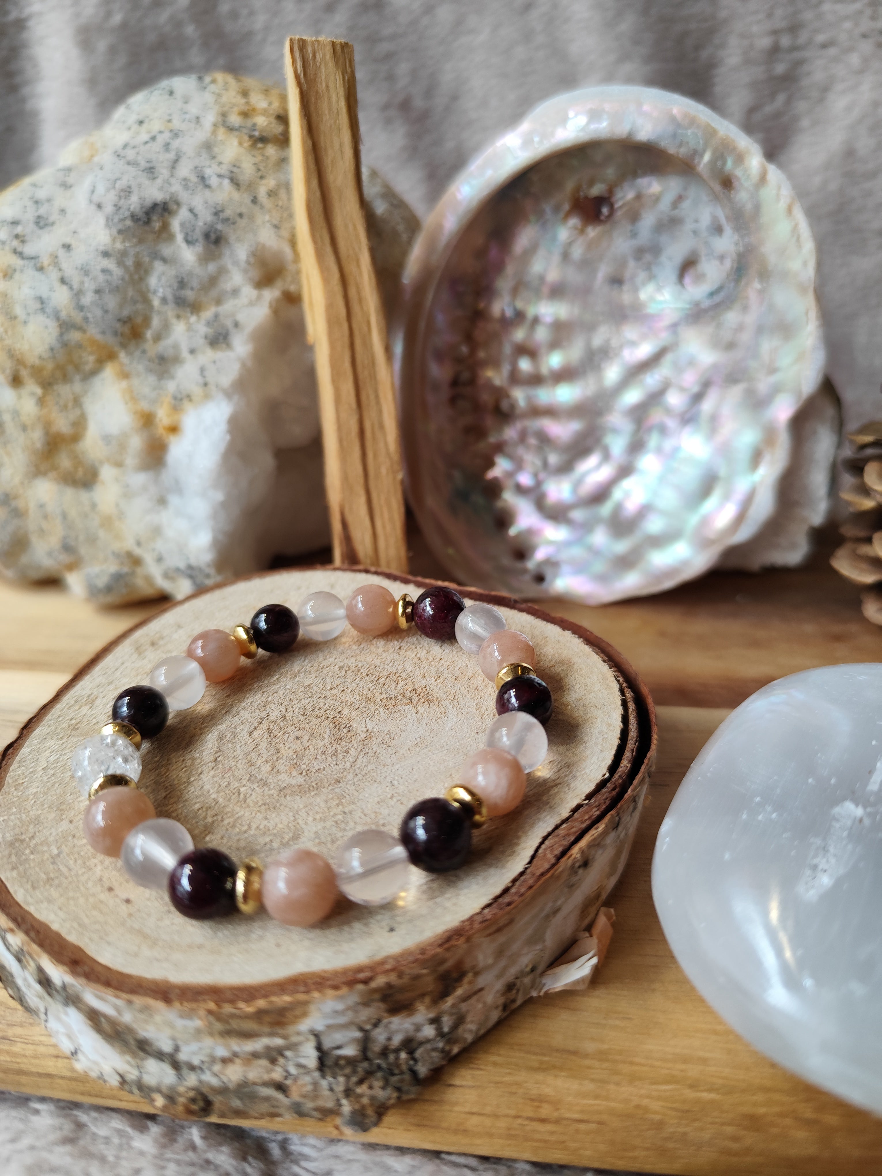 Cœur Éternel – Bracelet Pierre de Lune, Grenat & Quartz Rose | Collection Œil de Luna