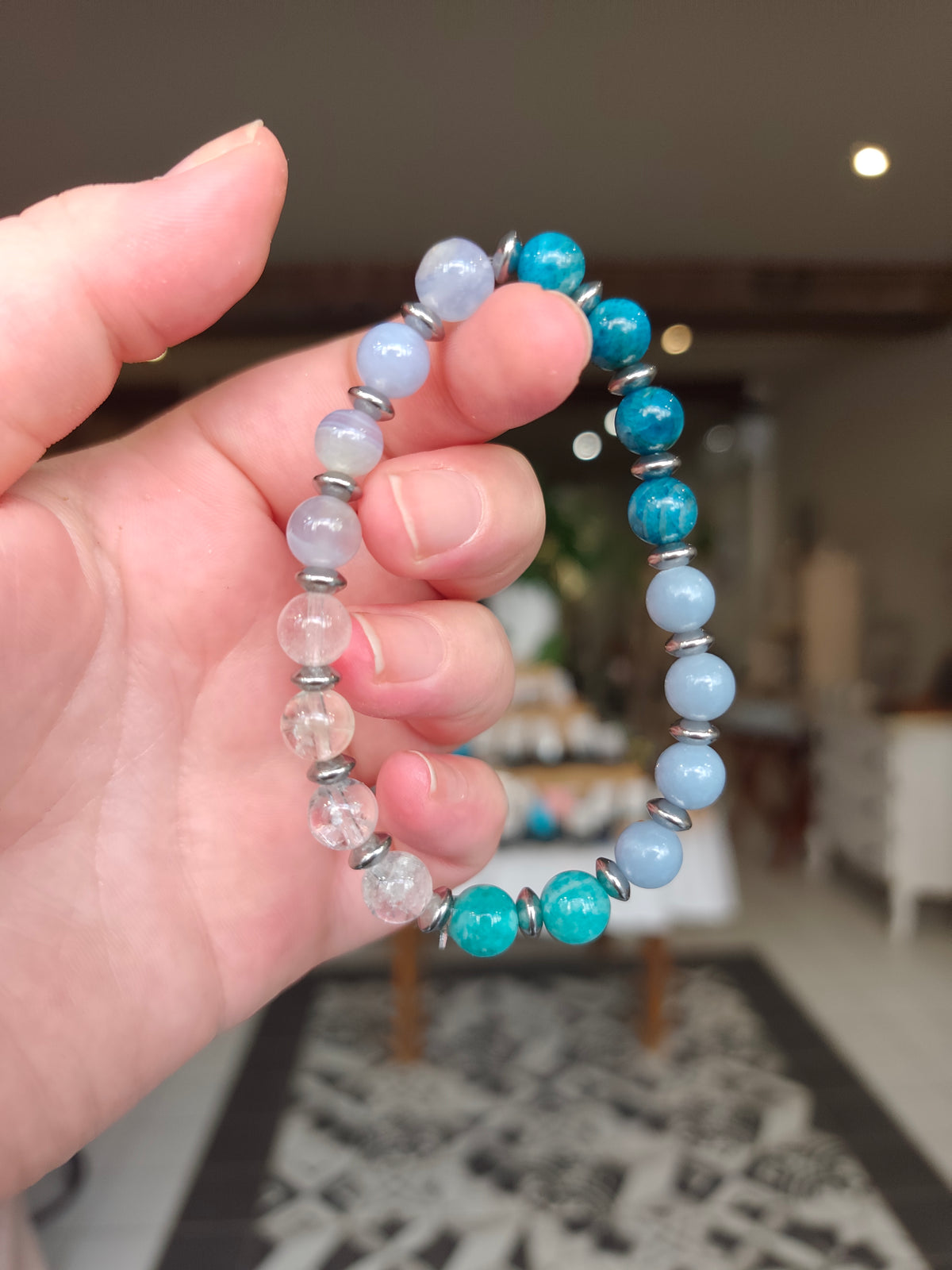 Bracelet Soleil d’Antibes — Apatite bleue, Amazonite, Calcédoine bleue, Angélite & Cristal de roche